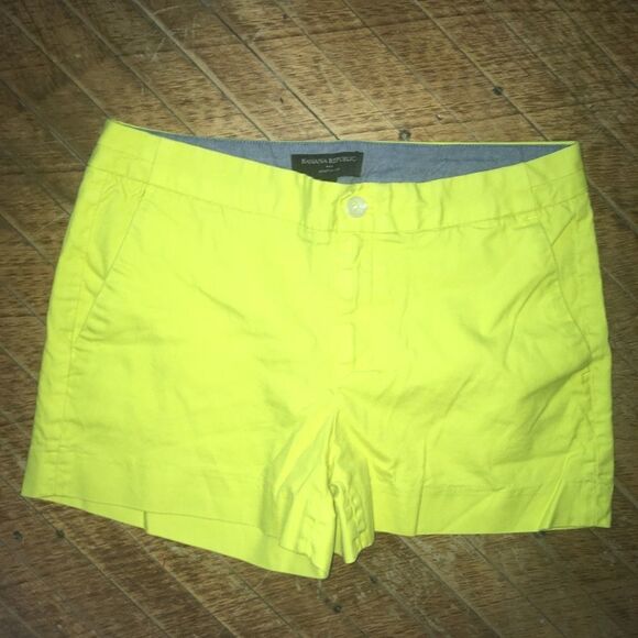 Banana Republic lemon yellow Hampton fit size 4 shorts - Picture 1 of 3